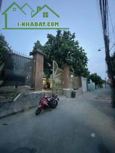 NHÀ NÁT Đường Trần Hưng Đạo Đông Hòa Dĩ An, 428m2, ngang 15m, 11 tỷ X - 2