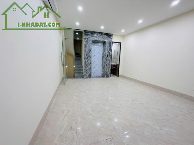 Bán nhà mặt phố Nguyễn Trãi, Thanh Xuân, 30m2 x 6 tầng thang máy, mặt tiền 4,2m, 16 tỷ hơn - 1