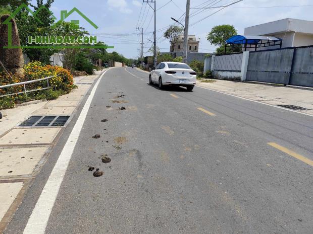 Bán nhà Xưởng , Mặt Tiền  Tân Hiêp Tân Uyên , 1700m2 , dòng tiền 700tr năm - 4