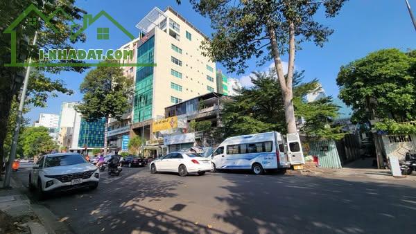 Bán khuôn đẹp 360m2, Ngang 13m MT Nguyễn Đình Chiểu, Quận 1