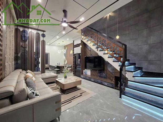 Bán gấp nhà ngon Nguyễn Trãi, nhà mới đẹp, ở ngay, nội thất sịn sò