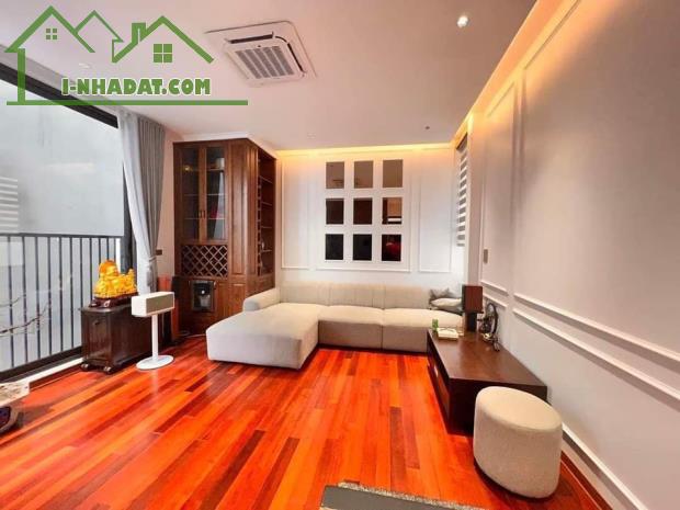 Chỉ 9.2 Tỷ Sở Hữu Nhà Lô Góc 4 Tầng, Mặt Tiền 5.5m Tại  Vĩnh Phúc, Ba Đình.