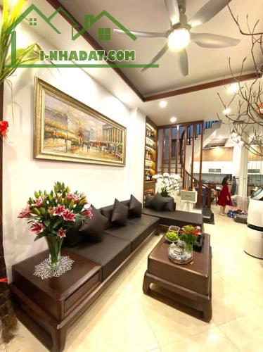 5,55 tỷ - 4 PN khép kín - Sát chung cư Nam Đô - Trương Định