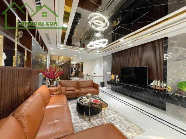 Nhà đẹp là đây: Đường D2, Tăng Nhơn Phú A, Thủ Đức. Giá chỉ 15.9 tỷ - 4