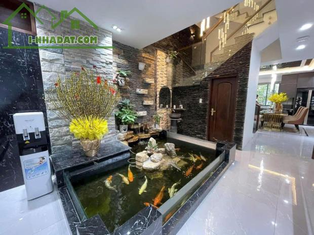 Nhà đẹp là đây: Đường D2, Tăng Nhơn Phú A, Thủ Đức. Giá chỉ 15.9 tỷ