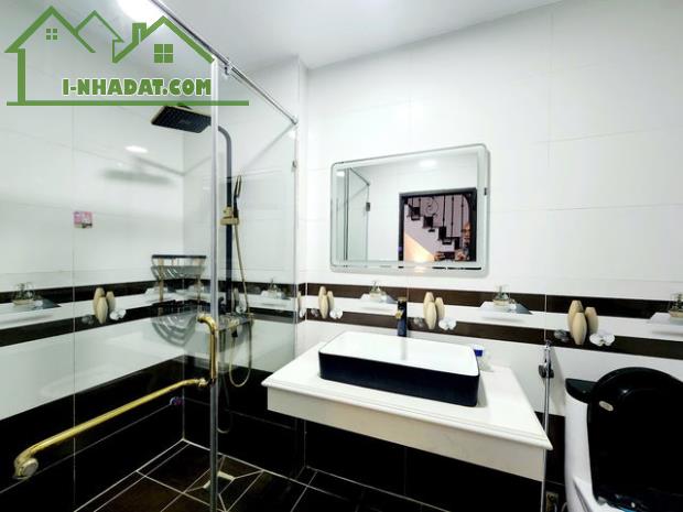BÁN TOÀ CCMN 8 TẦNG – THANG MÁY – 11 PHÒNG KHÉP KÍN – DÒNG TIỀN ỔN ĐỊNH 60 TRIỆU/THÁNG