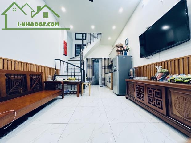 Siêu hiếm - Nhỉnh 5 tỷ- 6 tầng lõi Đống Đa- giáp Ba Đình- nhà đẹp- thoáng trước sau