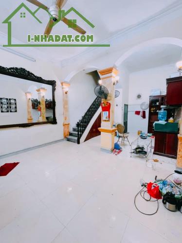 Bán nhà mặt phố An Trạch, Cát Linh, quận Đống Đa, 120m2 x 4 tầng, mặt tiền gần 10m, 53 tỷ!