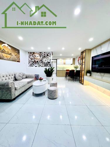 Ô TÔ ĐỖ CỬA - NGÕ RỘNG MÊNH MÔNG- CÁCH Ô TÔ TRÁNH 30M -LÕI HAI BÀ TRƯNG-45M- NHỈNH 9 TỶ