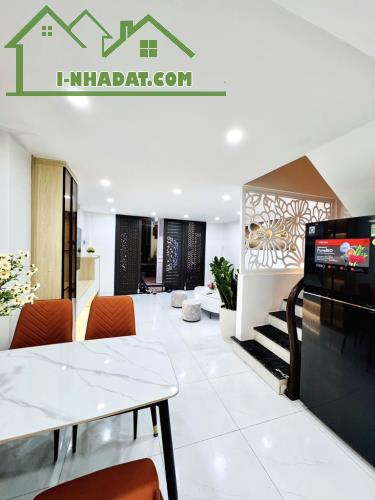 Ô TÔ ĐỖ CỬA - NGÕ RỘNG MÊNH MÔNG- CÁCH Ô TÔ TRÁNH 30M -LÕI HAI BÀ TRƯNG-45M- NHỈNH 9 TỶ - 1