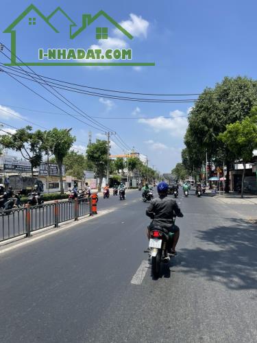Bán nhà mặt tiền 20x60m giá 150 triệu/m2 Đường Quang Trung