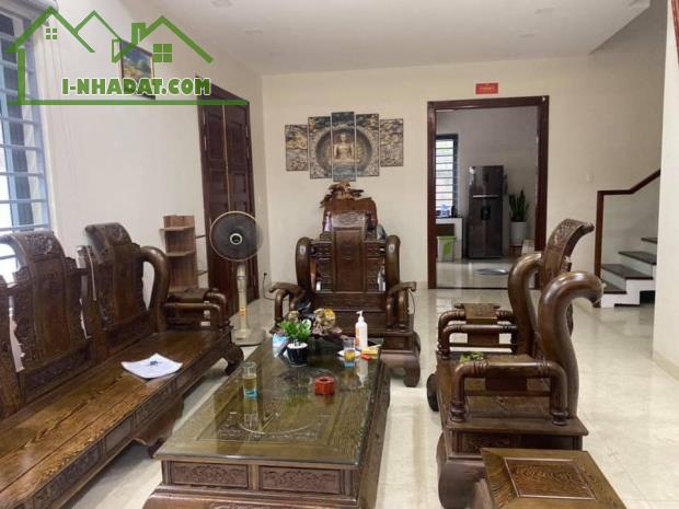 Bán nhà phân lô ô tô Đường Láng, Đống Đa. 86 m2, 5T, Mt 5,7m. Thang máy KD, VP cho thuê.
