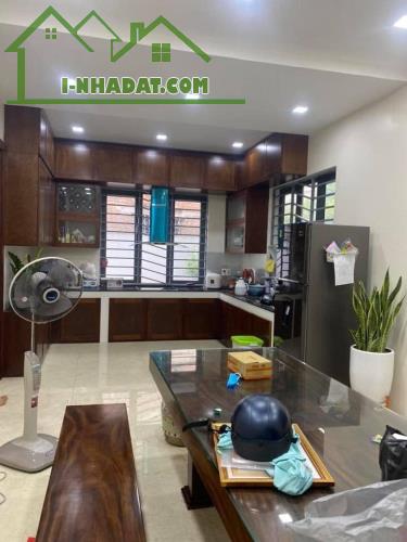 Bán nhà phân lô ô tô Đường Láng, Đống Đa. 86 m2, 5T, Mt 5,7m. Thang máy KD, VP cho thuê. - 2