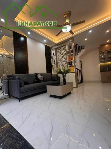 Em Cần Bán Nhà Trương Định Hoàng Mai – Ô Tô Qua – 32m 5 Tầng Tặng Nội Thất, 5,9 Tỷ.