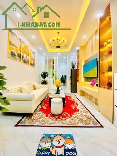 Nhà Đẹp Tôn Đức Thắng, Đống Đa 32m, 4 tầng, mt 3.5m, giá 6.55 tỷ.