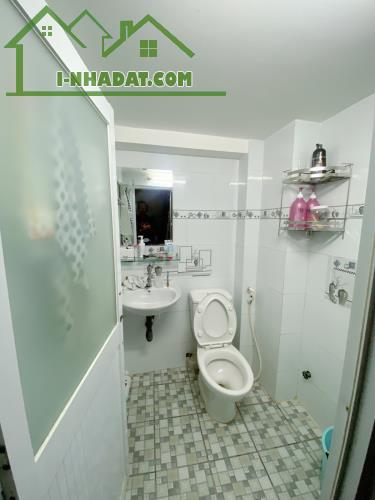 Bán nhà mặt tiền Phú Nhuận Phùng Văn Cung ngang 4m dài 8m trệt lững lầu. - 2