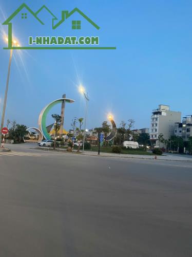 Đất Ngọc Thụy - hàng xóm khai Sơn - đi bộ 2 phút ra công viên -  ô tô đỗ cửa .