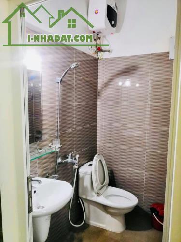 Bán nhà phân lô ô tô phố Chùa Láng, Đống Đa. 82 m2, 5T, Mt 6 m. Thang máy KD, VP cho thuê