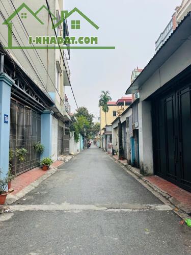 Bán đất Giang Biên quận Long Biên mặt ngõ oto tránh sát phố 69m, mặt tiền: 4.5m, 8 tỷ 9
