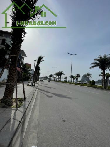 Bán đất biệt thự bao biển Trần Quốc Nghiễn, Hạ Long, tặng nhà. Hàng Vvip
