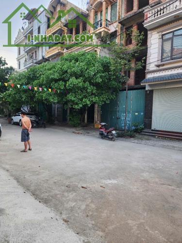 Cần bán nhà 119m2 mặt tiền 8m khu phân lô ôtô tránh vỉa hè Phố Cổ Nhuế - 2