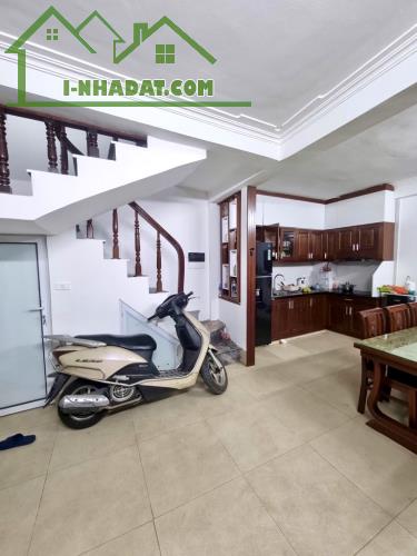 NHÀ Ở NGAY, giá hợp lý ngõ phố Hào Nam, trung tâm Đống Đa, an ninh an sinh đỉnh. Hơn 6 tỷ.