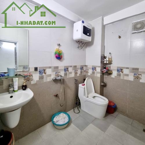 NHÀ Ở NGAY, giá hợp lý ngõ phố Hào Nam, trung tâm Đống Đa, an ninh an sinh đỉnh. Hơn 6 tỷ. - 2