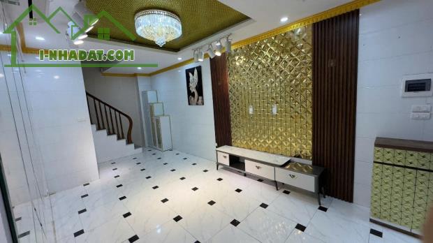 Phố Cát Linh, Đống Đa. Nhà 5 tầng x 25m, mặt ngõ thông, kinh doanh, giá 4.5 tỷ - 1
