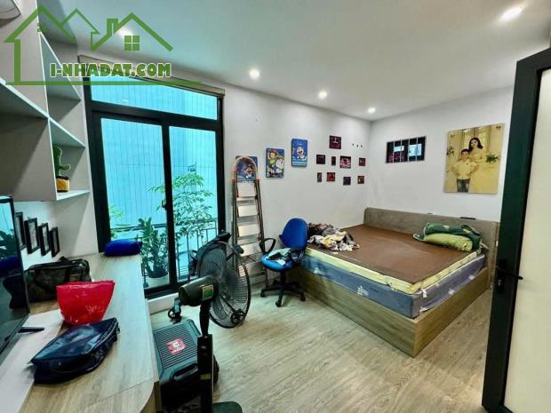 Phố Cát Linh, Đống Đa. Nhà 5 tầng x 25m, mặt ngõ thông, kinh doanh, giá 4.5 tỷ - 4