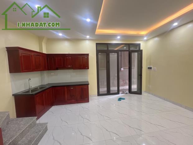 PHỐ LỤA LÔ GÓC 5 TẦNG MỚI, MẶT TIỀN RỘNG 6,45 tỷ - 2