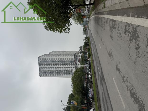 Bán đất Hồng Tiến, Ô Tô tránh, vài bước ra mặt phố, 140m2, mặt tiền 7m, giá hơn 24 tỷ. - 2