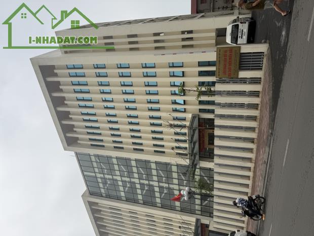 Bán đất Hồng Tiến, Ô Tô tránh, vài bước ra mặt phố, 140m2, mặt tiền 7m, giá hơn 24 tỷ.