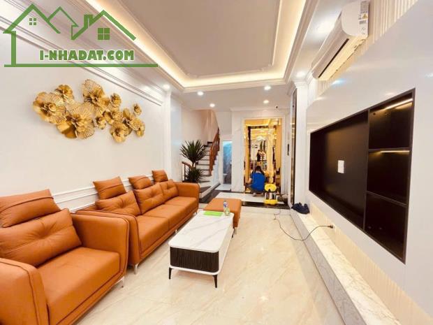 PHÂN LÔ VIP- KIM NGƯU- THANG MÁY KÍNH KOONG- FULL NỘI THẤT XỊN- Ô TÔ THÔNG- HƠN CHỤC TỶ - 1