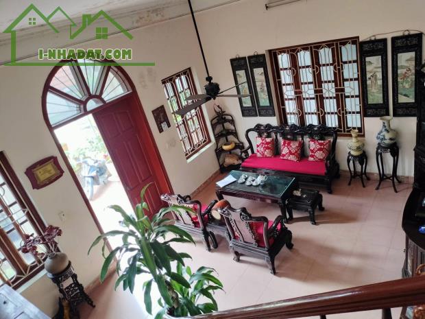 Bán nhà phố Nguyễn Gia Bồng, Ngọc Thụy 176 2T MT7.56m giá 45 tỷ, ô tô tránh đỗ ngày đêm
