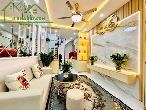 Bán nhà phố Hoàng Cầu, Đống Đa 60m, ô tô đỗ cửa, kinh doanh bất chấp 26 tỷ - 1