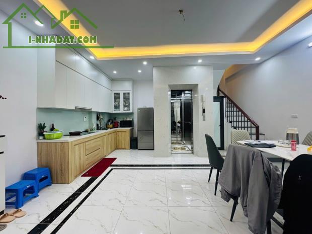 bán nhà phố Trương Định, Hai Bà Trưng 34m, 5 tầng. Giá: 8 tỷ. LH: 0937158386