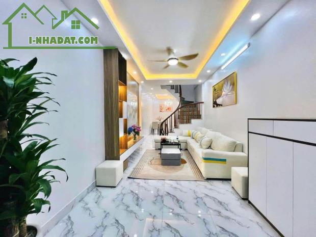 Bán nhà phố Trương Định, Hai Bà Trưng 35m, 4 tầng. Giá: 8.6 tỷ. LH: 0937158386