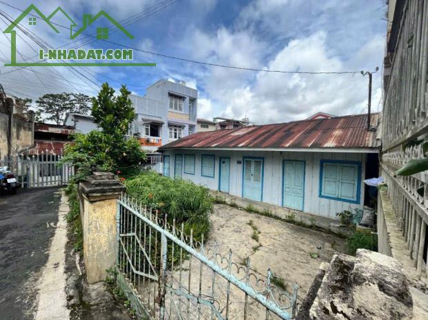 BÁN ĐẤT TẶNG NHÀ CẤP 4 ĐƯÒNG HỒ TÙNG MẬU PHƯỜNG 3