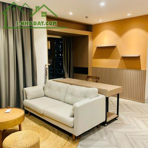 (LÔ GÓC) Bán chung cư Vinhomes smart City 65m 2PN+ 2vs tầng trung view công viên tặng nội