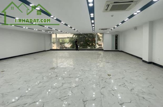 Giảm Chào Bán Gấp Toà Văn Phòng 8T, DT 200M MT 11M Mặt Đường Phạm Văn Đồng KD 400T/Tháng. - 2