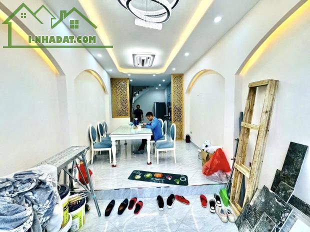 BÁN NHÀ 5 TẦNG VĂN CHƯƠNG 40M2 ĐỐNG ĐA 7.6 TỶ NHÀ MỚI XÂY NÊN RẤT ĐẸP BAGAC XE MÁY TRÁNH