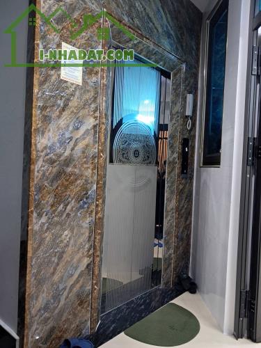 Bán nhà mới phố Huỳnh Thúc Kháng, Đống Đa, 35m2, 7T thang máy, 8.8 tỷ