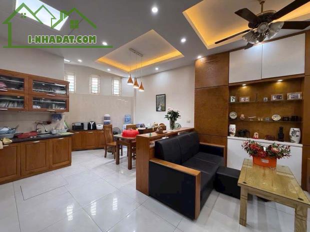 [ BÁN GẤP] Bán nhà Văn Hội dân xây chắc chắn 50m2, hai thoáng, kinh doanh, giá chỉ 8.6 tỷ