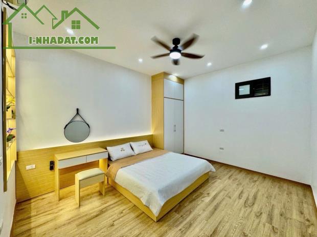 CỰC VIP BÁN NHÀ PHỒ TRẠM- 8tỷ- 5,9m2- MT 4,5m2- 5m Ô TÔ- GẦN TRƯỜNG LONG BIÊN - 2