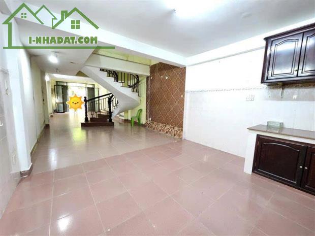 KHU VIP BÀN CỜ - VỈA HÈ ĐƯỜNG 8M - 5 TẦNG BTCT - 8PHÒNG CỰC RỘNG. - 2