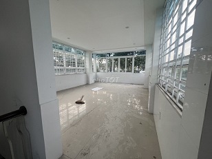 Chính chủ cho thuê nhà 1 trệt 2 lầu sát bên Trung tâm Hội nghị triển lãm thành phố Bến - 3