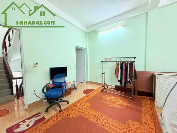 Bán nhà Ngõ 5 Hoàng Quốc Việt, diện tích 45m x 4 tầng, mặt tiền 4.1m, giá 11 Tỷ - 2