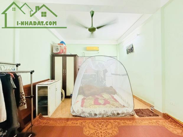 Bán nhà Ngõ 5 Hoàng Quốc Việt, diện tích 45m x 4 tầng, mặt tiền 4.1m, giá 11 Tỷ - 4