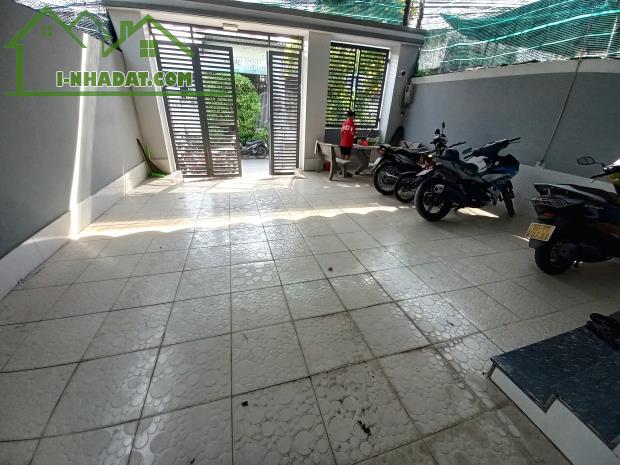 BÁN RẺ NHÀ TÂN HIỆP, SỔ HỒNG THỔ CƯ, ĐƯỜNG RỘNG 6m, SÂN ĐẬU 2 OTO - 4