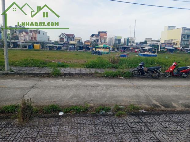 CHỦ NGỘP CẦN BÁN GẤP 4 LÔ LIỀN KỀ XÃ NGHĨA PHÚ - QUẢNG NGÃI GIÁ RẺ 4.6TY - 1